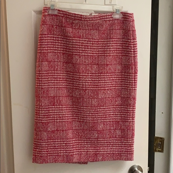 J. Crew Dresses & Skirts - Pink J.Crew Houndstooth pencil skirt. Size 2.